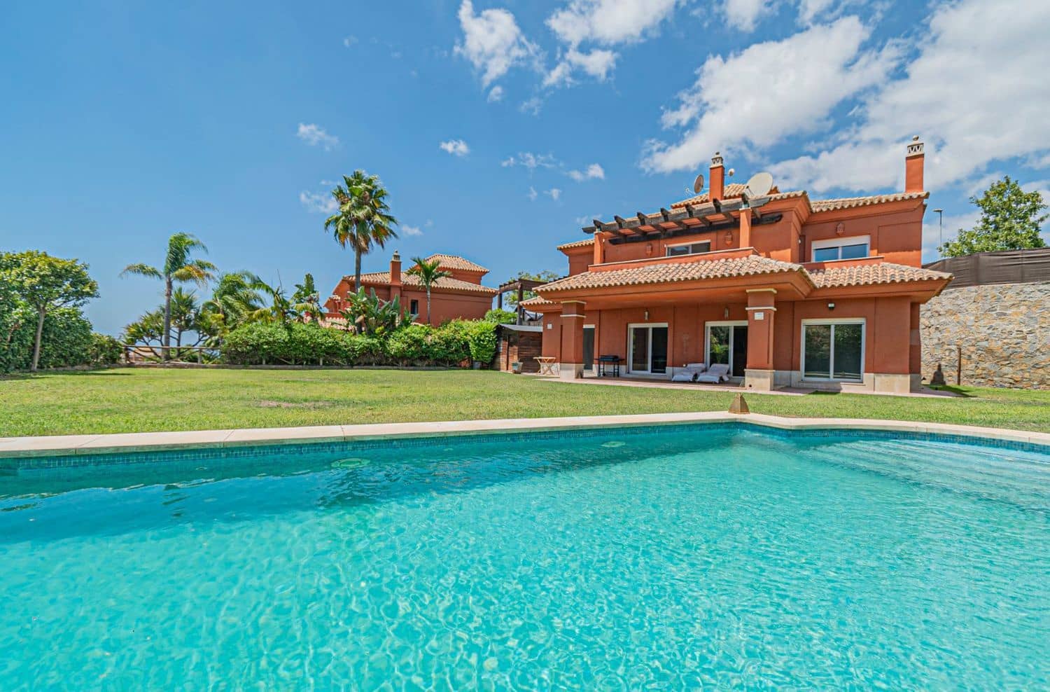 4 Zimmer Villa zu verkaufen in Marbella mit Pool Garage - 1.649.000 € (Ref: 9803872)