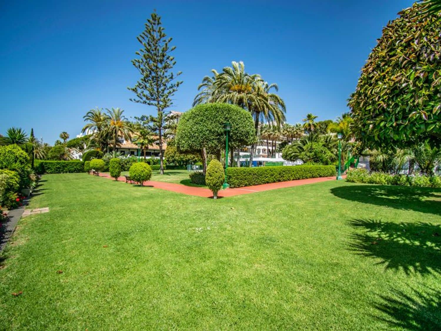 1 sypialnia Apartament na sprzedaż w Marbella z basenem garażem - 425 000 € (Ref: 9806089)