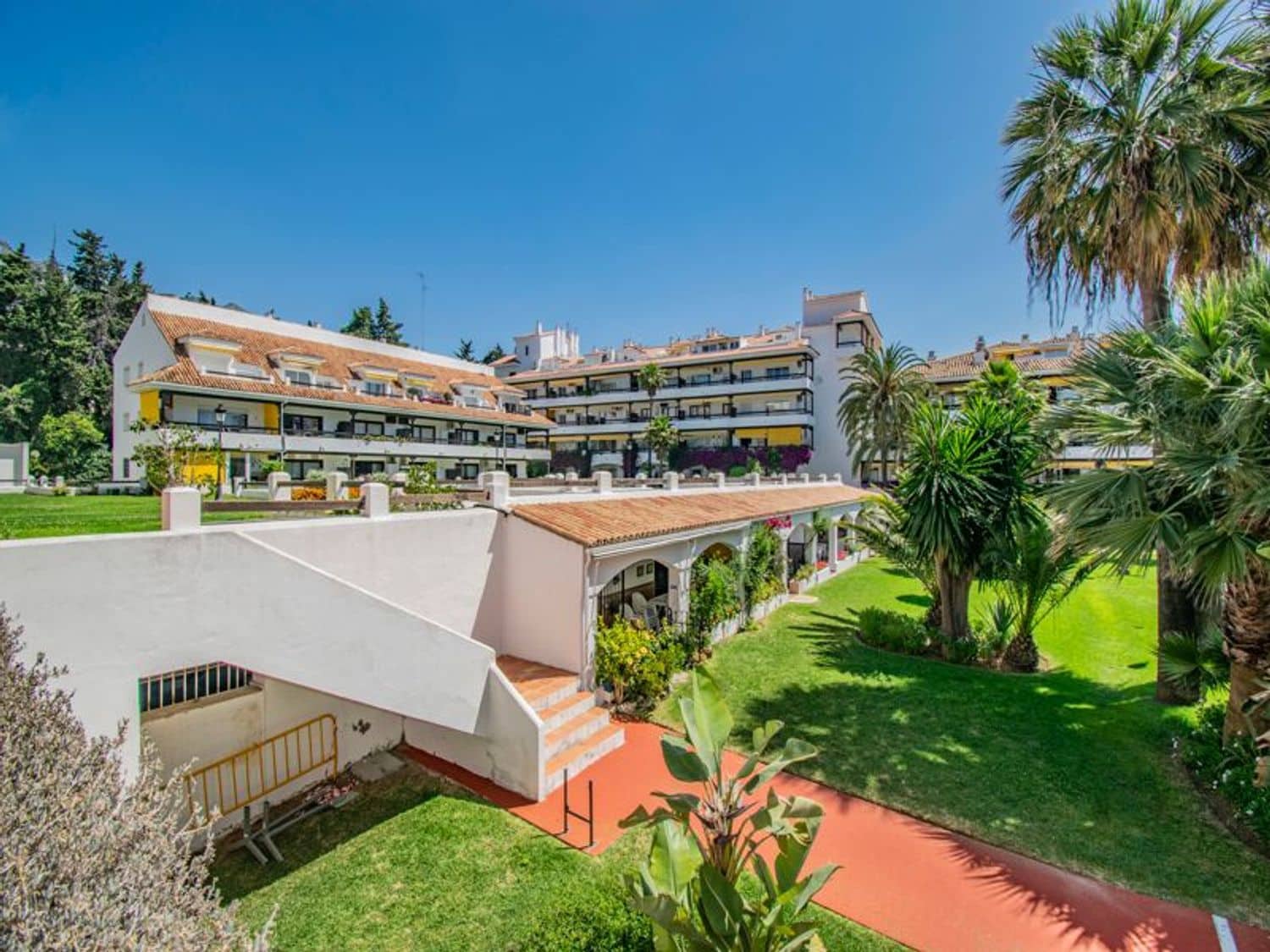 1 sypialnia Apartament na sprzedaż w Marbella z basenem garażem - 425 000 € (Ref: 9806089)