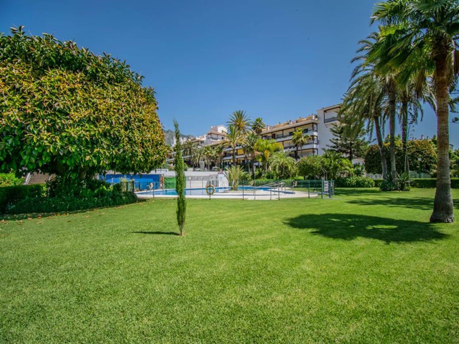 1 sypialnia Apartament na sprzedaż w Marbella z basenem garażem - 425 000 € (Ref: 9806089)