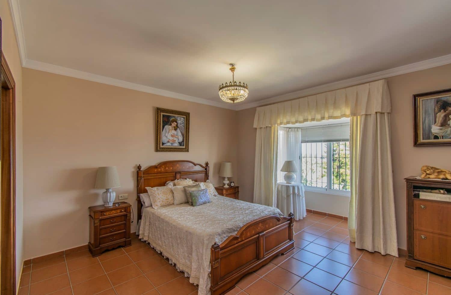 5 sypialnia Willa na sprzedaż w Marbella z basenem garażem - 2 300 000 € (Ref: 9814199)