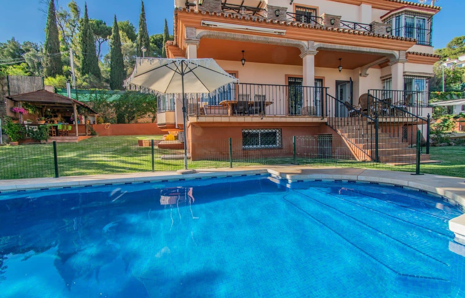 5 sypialnia Willa na sprzedaż w Marbella z basenem garażem - 2 300 000 € (Ref: 9814199)