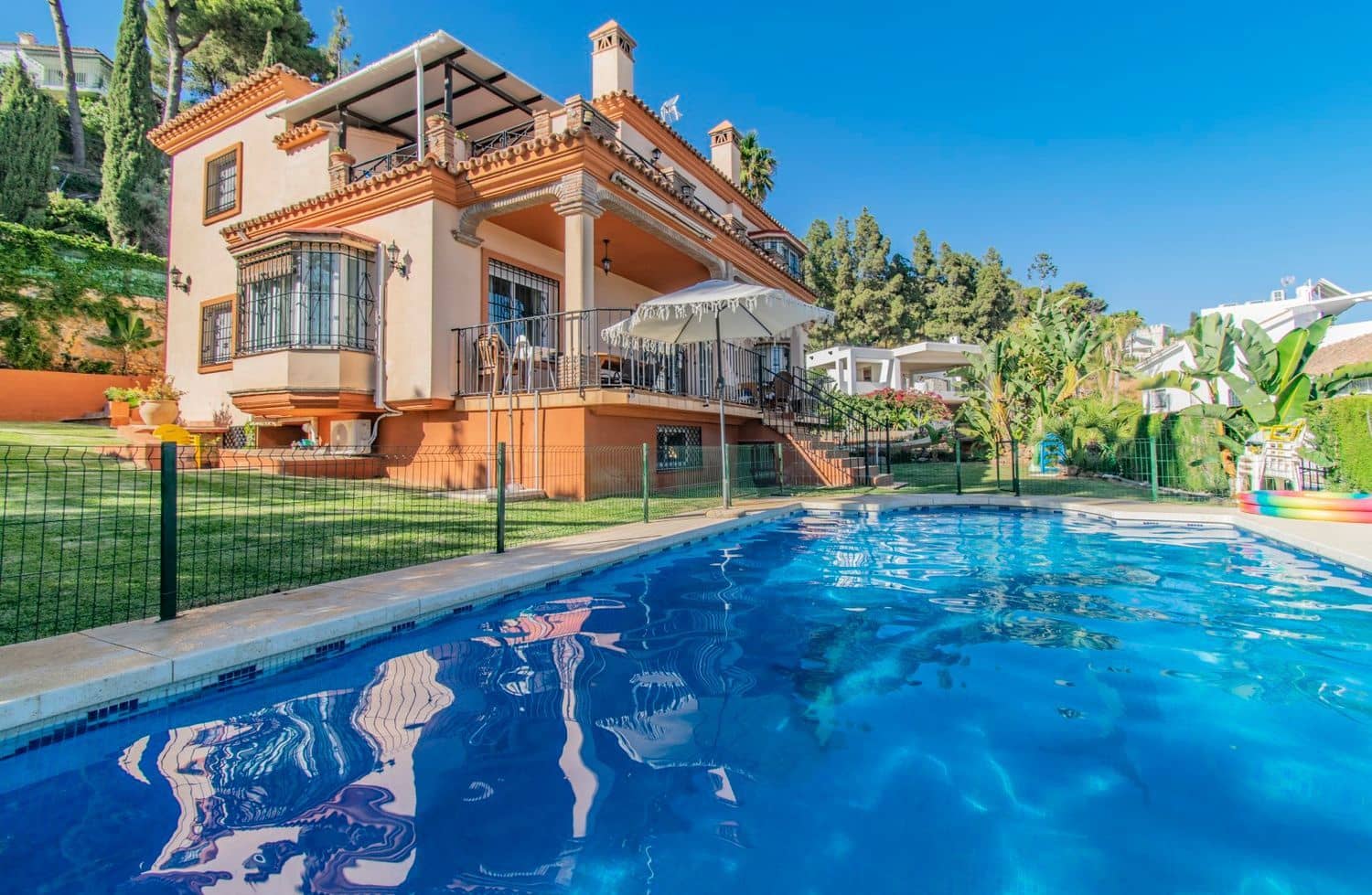 5 sypialnia Willa na sprzedaż w Marbella z basenem garażem - 2 300 000 € (Ref: 9814199)