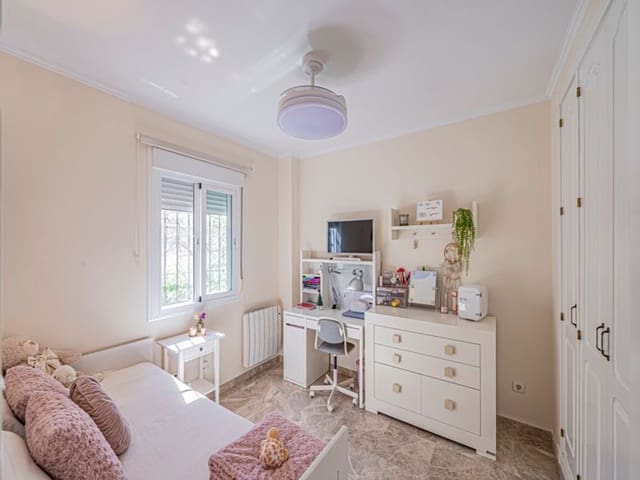 3 soverom Leilighet til salgs i La Dama de Noche - La Alzambra, Marbella med svømmebasseng garasje - € 560 000 (Ref: 9816820)
