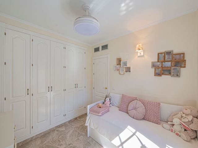 3 soverom Leilighet til salgs i La Dama de Noche - La Alzambra, Marbella med svømmebasseng garasje - € 560 000 (Ref: 9816820)