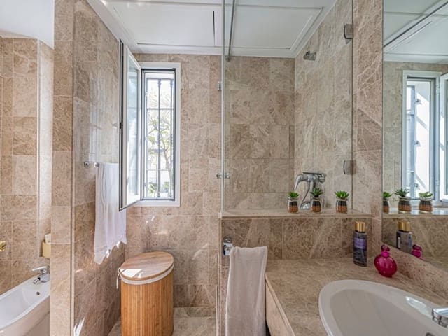 3 soverom Leilighet til salgs i La Dama de Noche - La Alzambra, Marbella med svømmebasseng garasje - € 560 000 (Ref: 9816820)