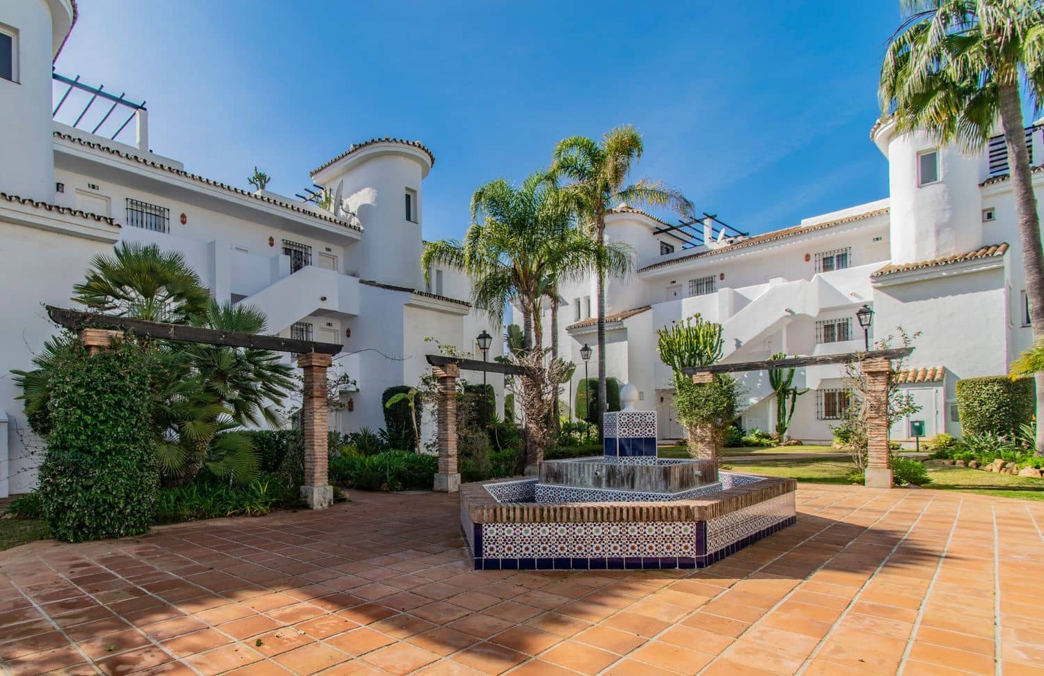 3 Zimmer Apartment zu verkaufen in Nueva Andalucia mit Pool Garage - 560.000 € (Ref: 9816820)