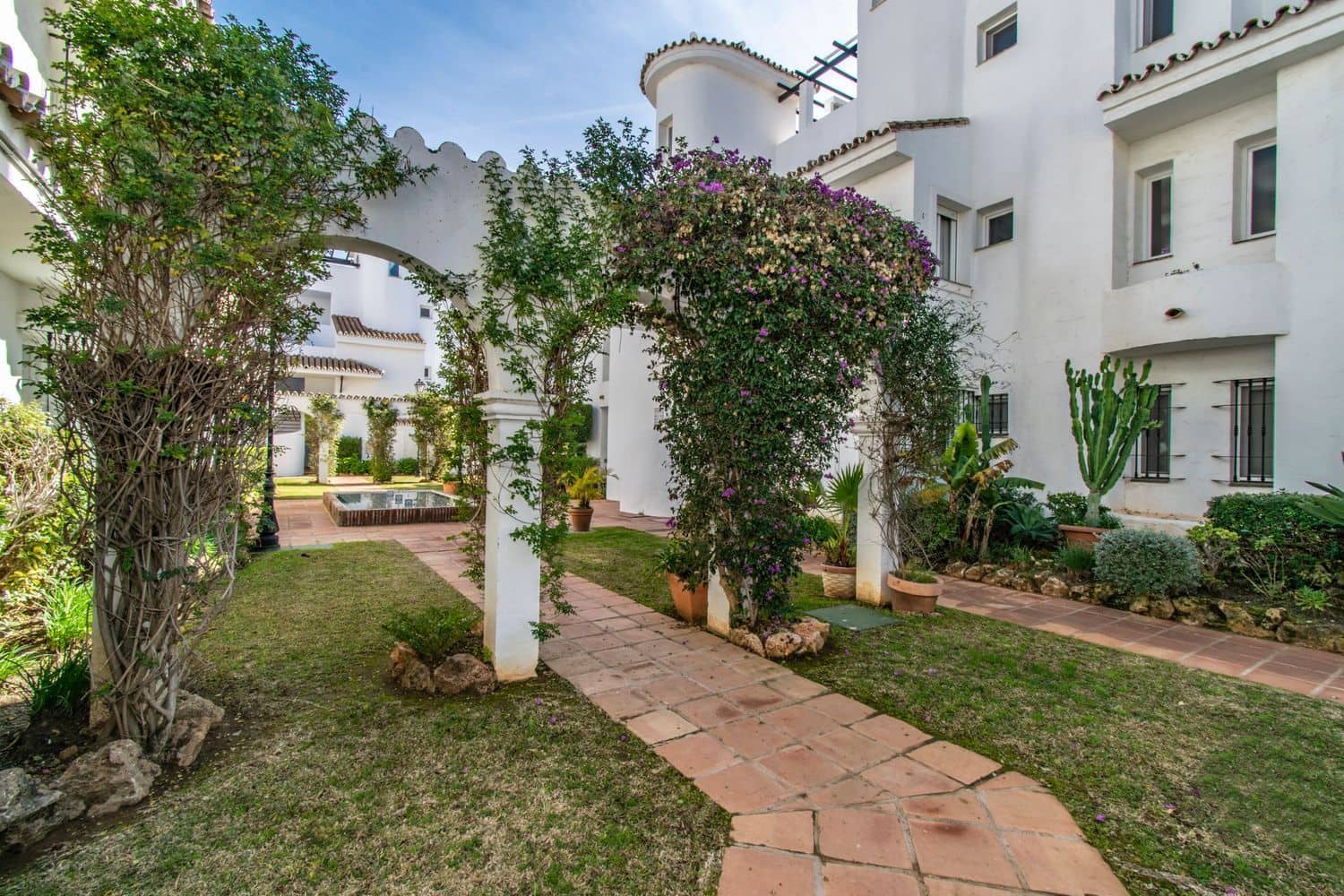 3 Zimmer Apartment zu verkaufen in Nueva Andalucia mit Pool Garage - 560.000 € (Ref: 9816820)