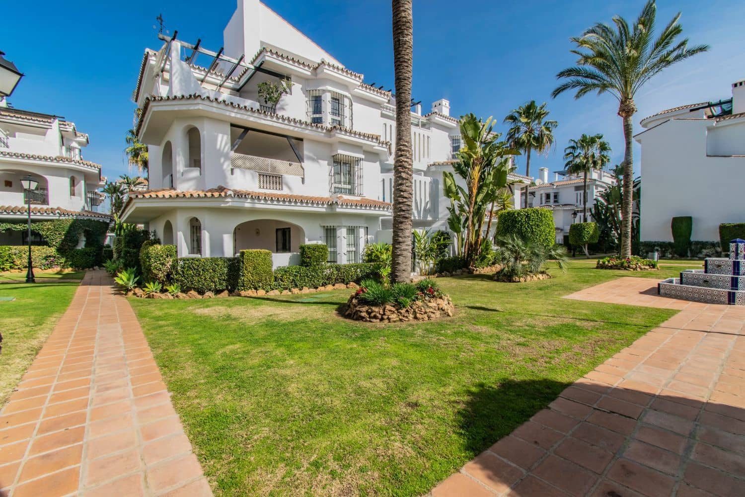 3 Zimmer Apartment zu verkaufen in Nueva Andalucia mit Pool Garage - 560.000 € (Ref: 9816820)