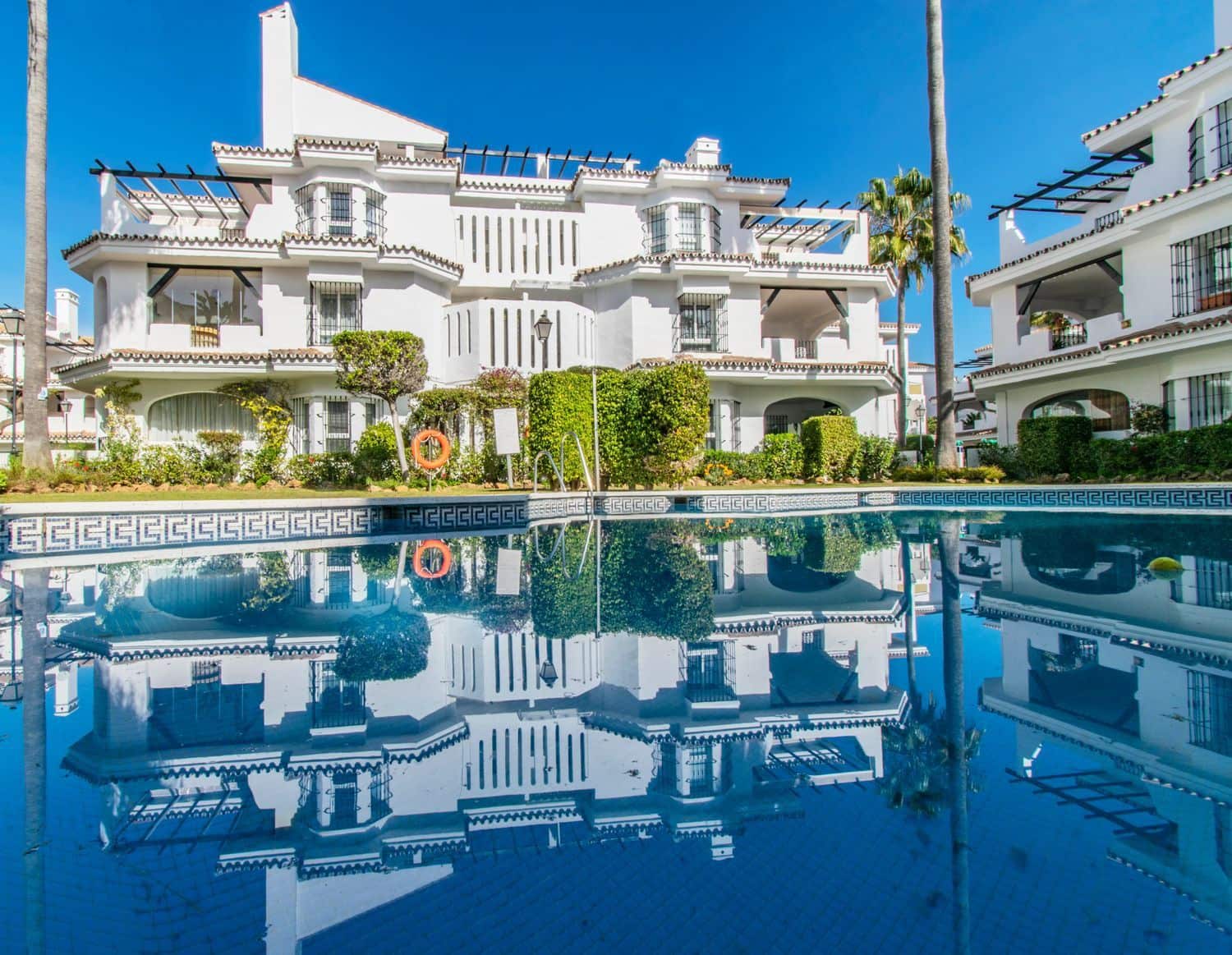 3 Zimmer Apartment zu verkaufen in Nueva Andalucia mit Pool Garage - 560.000 € (Ref: 9816820)