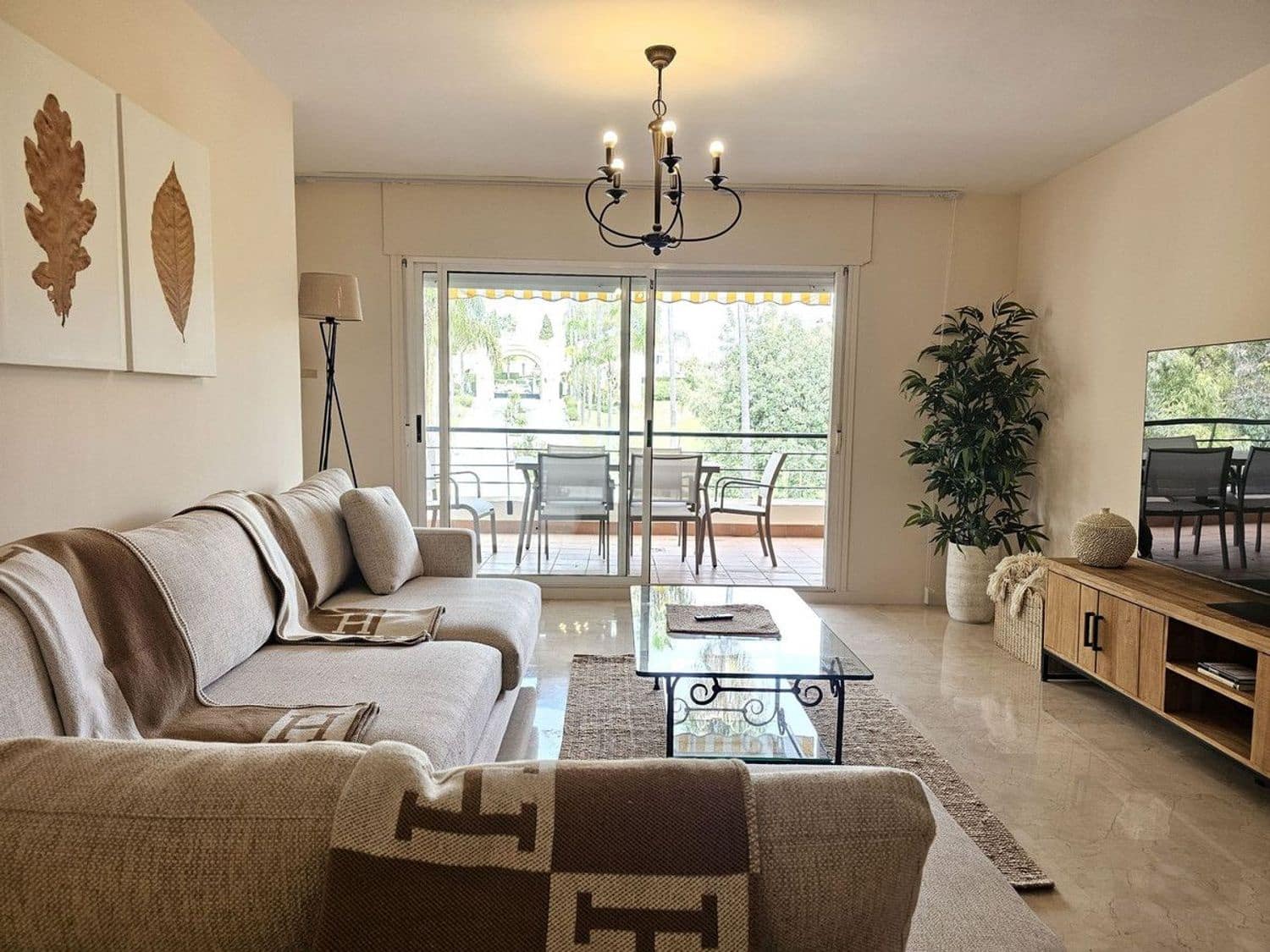 3 sypialnia Apartament na sprzedaż w El Paraiso z basenem garażem - 550 000 € (Ref: 9819903)