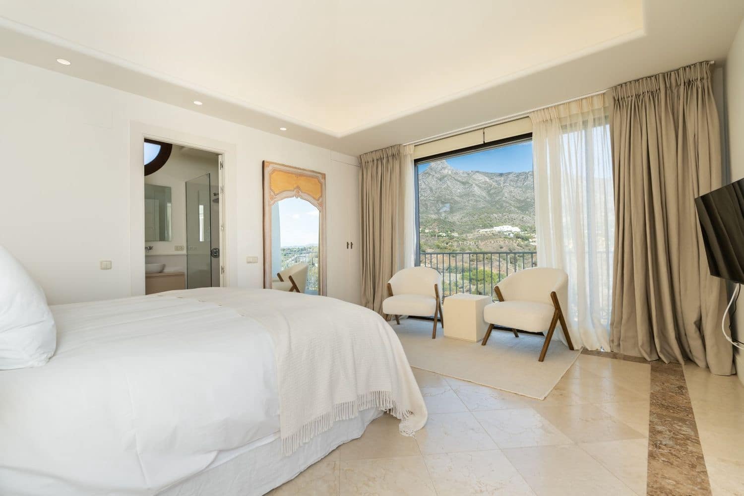 5 makuuhuone Huvila vuokrattavana paikassa Marbella mukana uima-altaan 
autotalli - 15 000 € (Ref: 9819904)