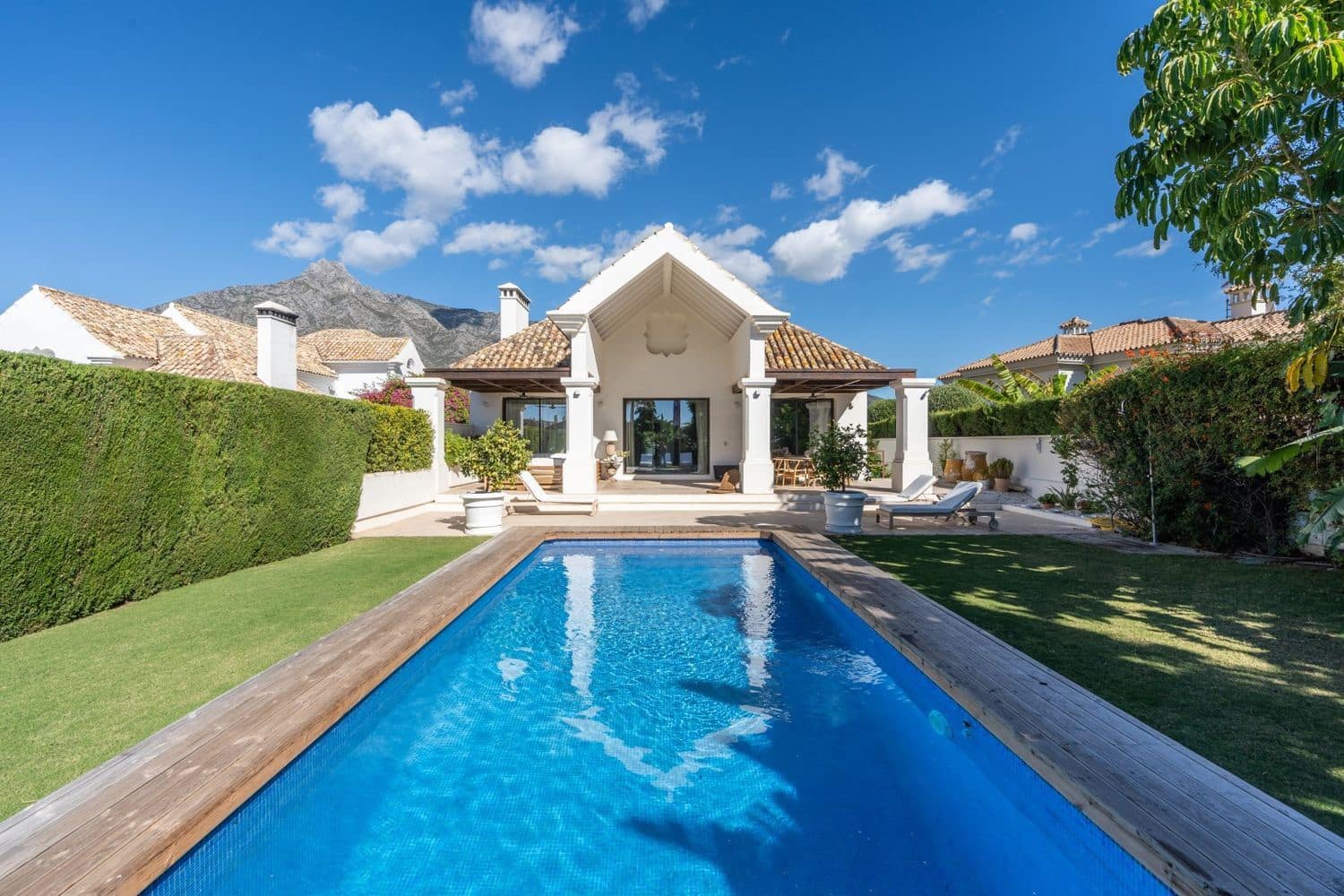 5 makuuhuone Huvila vuokrattavana paikassa Marbella mukana uima-altaan 
autotalli - 15 000 € (Ref: 9819904)