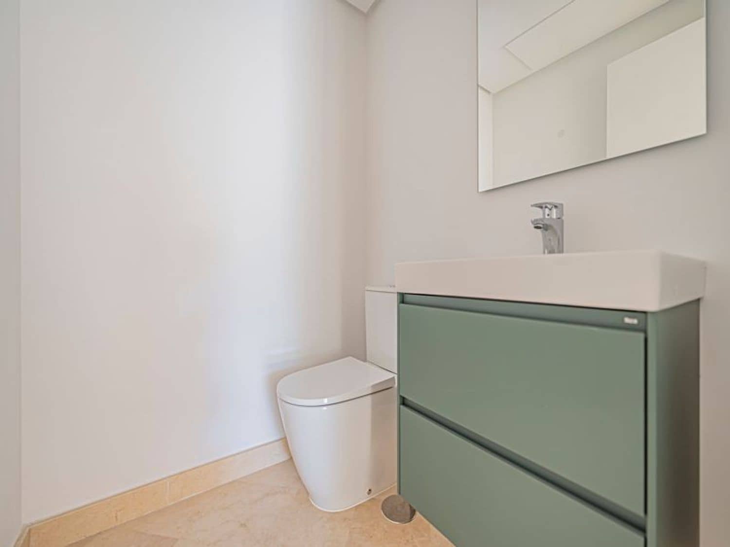 2 bedroom Apartment for sale in Nueva Andalucia with pool garage - € 475,000 (Ref: 9826136)
