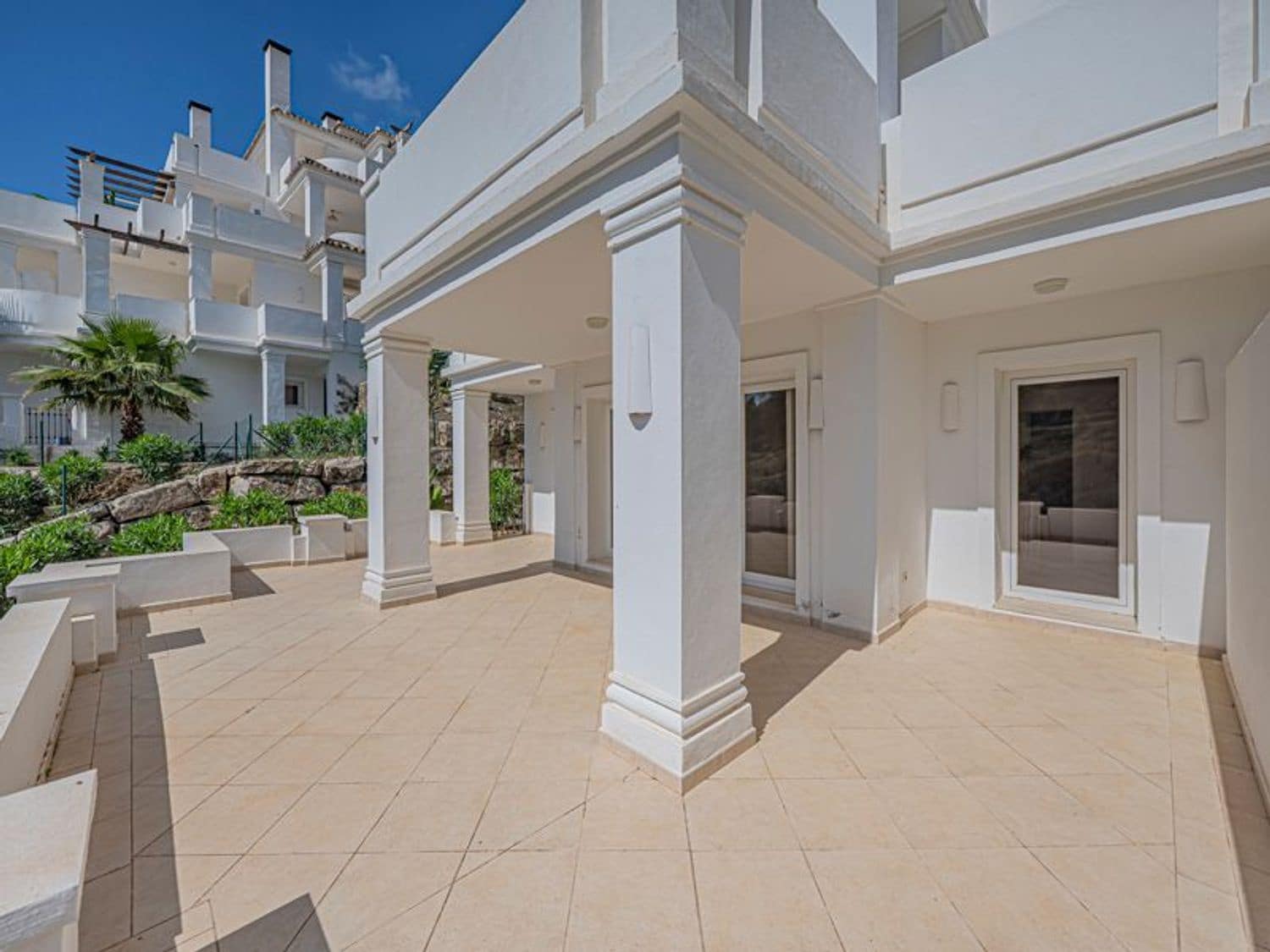 2 bedroom Apartment for sale in Nueva Andalucia with pool garage - € 475,000 (Ref: 9826136)