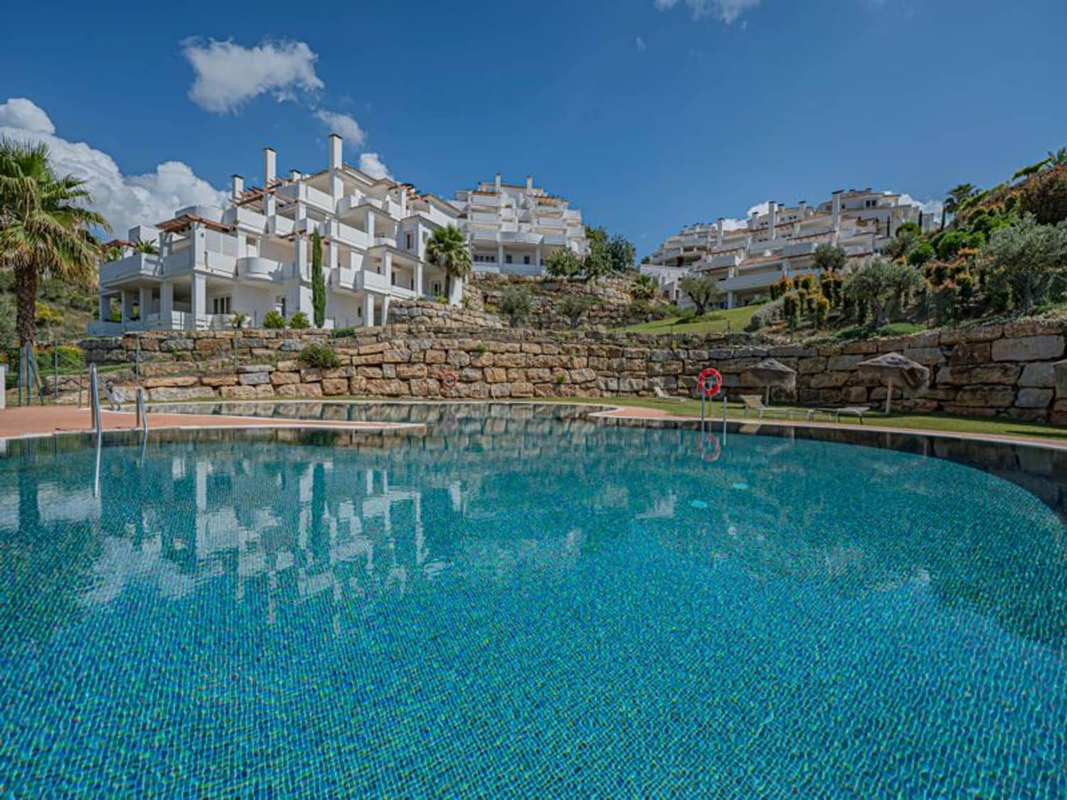 2 bedroom Apartment for sale in Nueva Andalucia with pool garage - € 475,000 (Ref: 9826136)