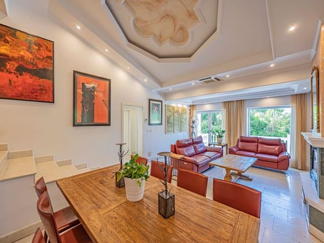 5 bedroom Villa for sale in El Rosario, Marbella with pool garage - € 1,499,000 (Ref: 9826138)