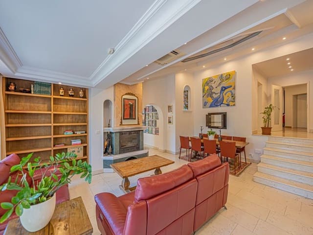 5 bedroom Villa for sale in El Rosario, Marbella with pool garage - € 1,499,000 (Ref: 9826138)
