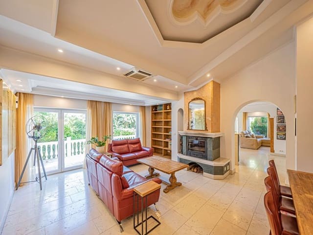 5 bedroom Villa for sale in El Rosario, Marbella with pool garage - € 1,499,000 (Ref: 9826138)