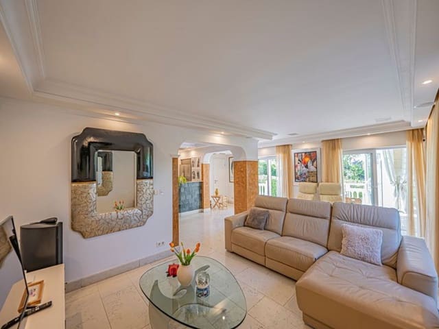 5 bedroom Villa for sale in El Rosario, Marbella with pool garage - € 1,499,000 (Ref: 9826138)