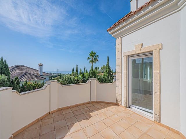 5 bedroom Villa for sale in El Rosario, Marbella with pool garage - € 1,499,000 (Ref: 9826138)