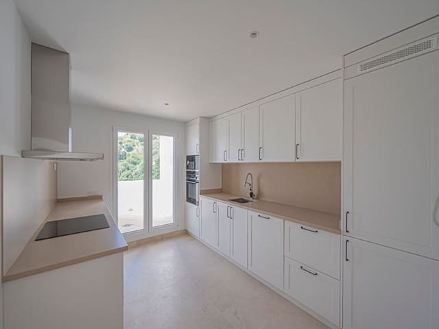 2 bedroom Apartment for sale in Los Naranjos, Marbella with pool garage - € 658,000 (Ref: 9826951)