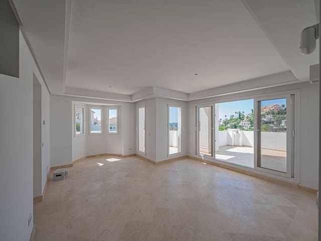 2 bedroom Apartment for sale in Los Naranjos, Marbella with pool garage - € 658,000 (Ref: 9826951)