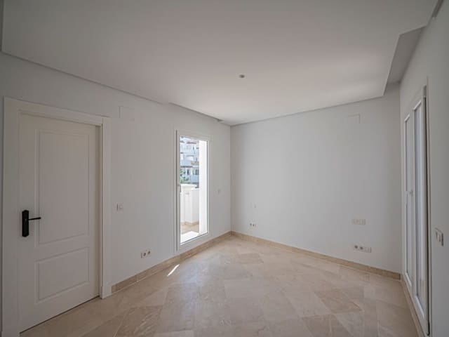 2 bedroom Apartment for sale in Los Naranjos, Marbella with pool garage - € 658,000 (Ref: 9826951)