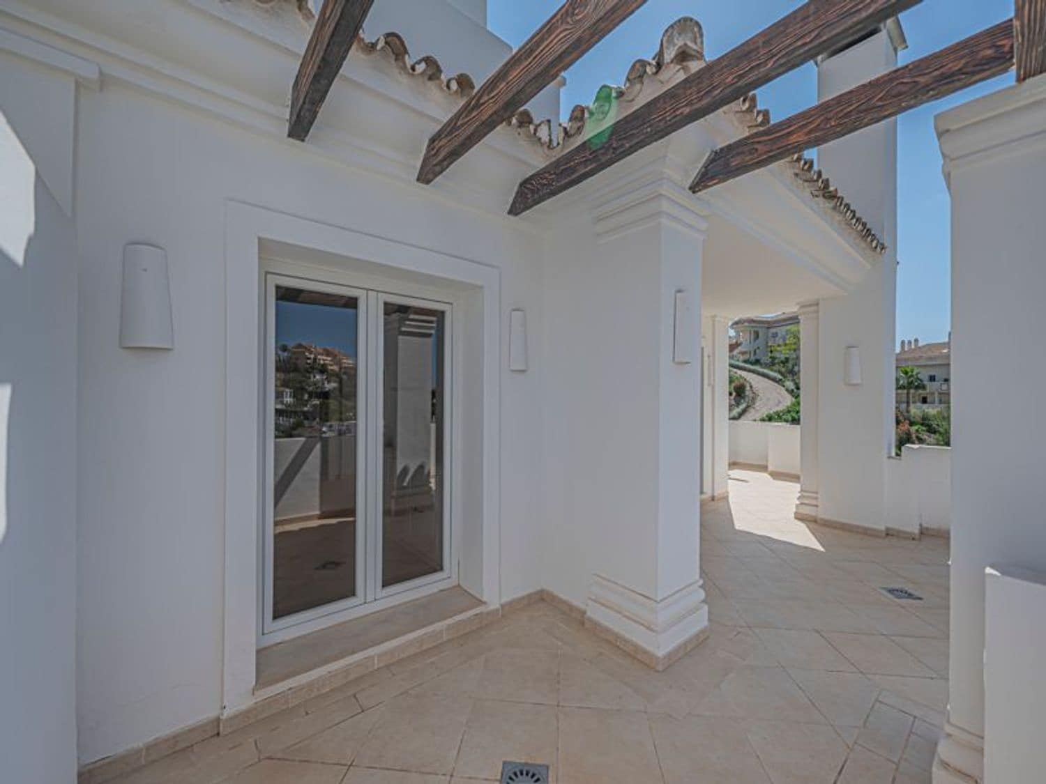 2 bedroom Apartment for sale in Nueva Andalucia with pool garage - € 658,000 (Ref: 9826951)