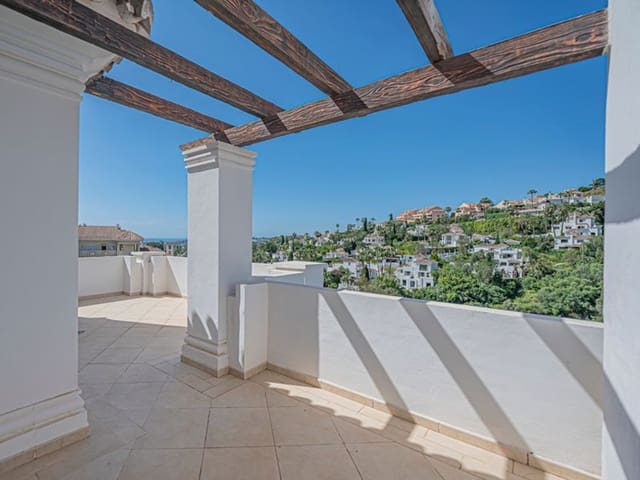 2 bedroom Apartment for sale in Los Naranjos, Marbella with pool garage - € 658,000 (Ref: 9826951)