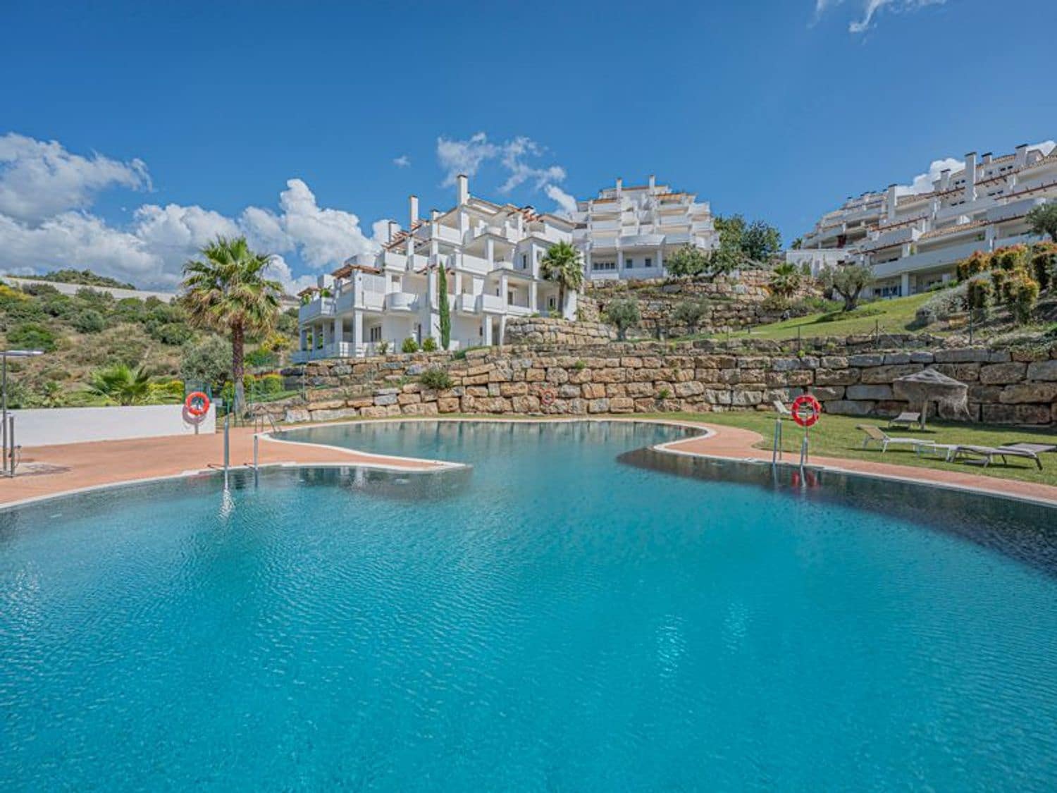 2 bedroom Apartment for sale in Nueva Andalucia with pool garage - € 658,000 (Ref: 9826951)