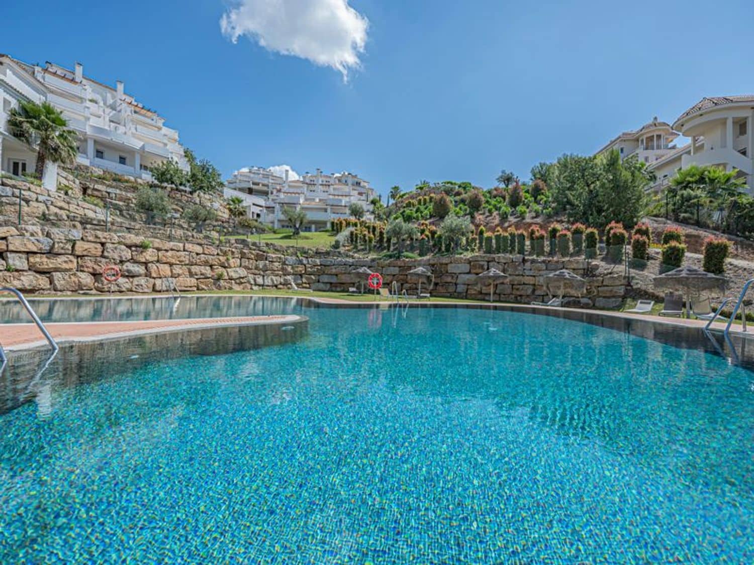 2 bedroom Apartment for sale in Nueva Andalucia with pool garage - € 658,000 (Ref: 9826951)