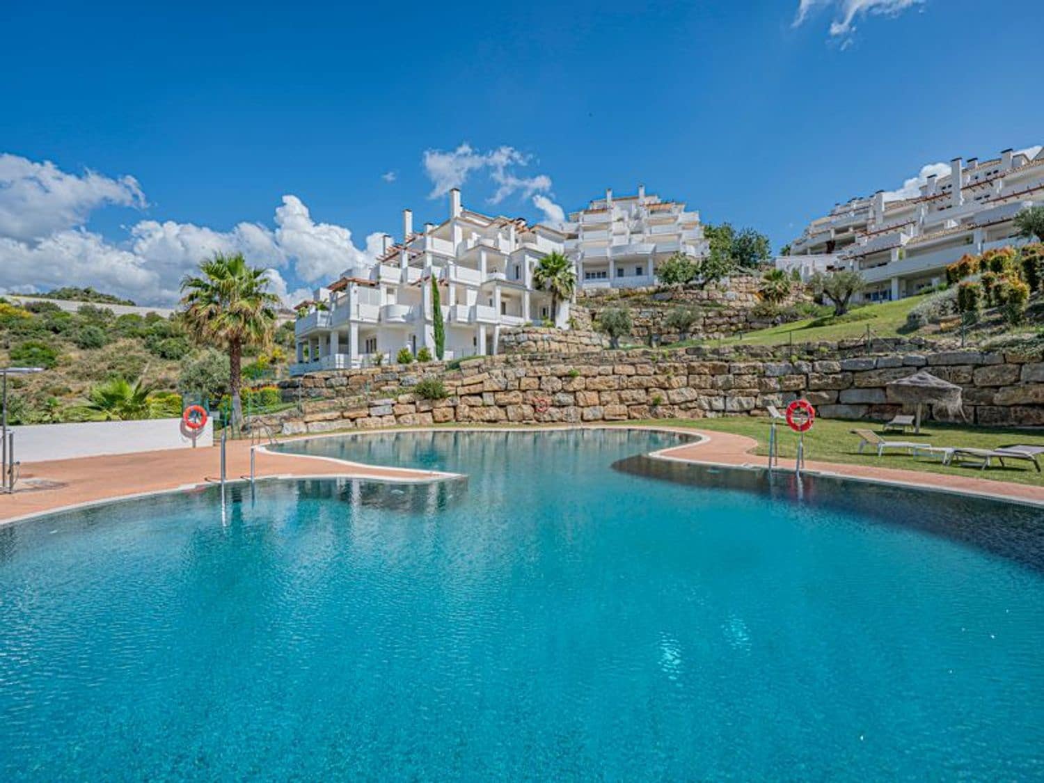 2 bedroom Apartment for sale in Nueva Andalucia with pool garage - € 658,000 (Ref: 9826951)