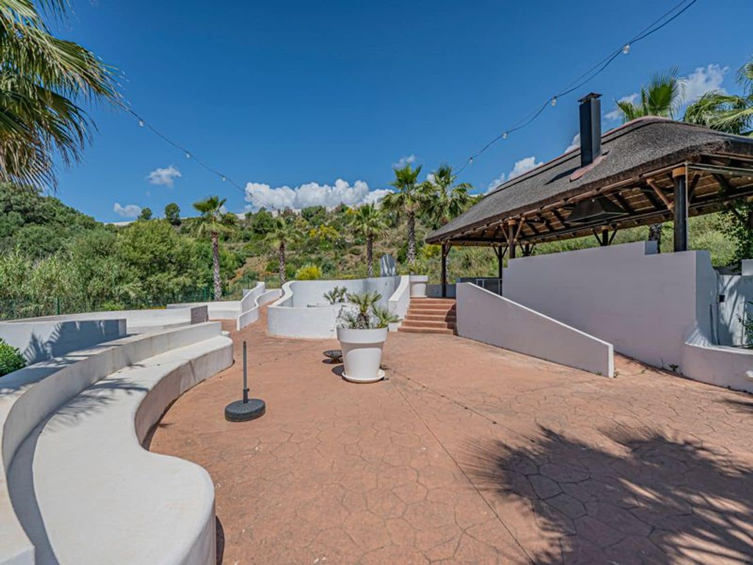 2 bedroom Apartment for sale in Nueva Andalucia with pool garage - € 658,000 (Ref: 9826951)