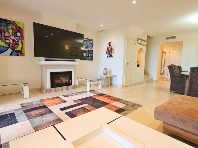Casa de 2 habitaciones en El Paraíso, Benahavís en venta con piscina garaje - 795.000 € (Ref: 9840028)
