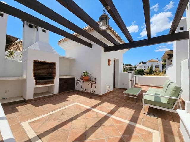 Casa de 2 habitaciones en El Paraíso, Benahavís en venta con piscina garaje - 795.000 € (Ref: 9840028)
