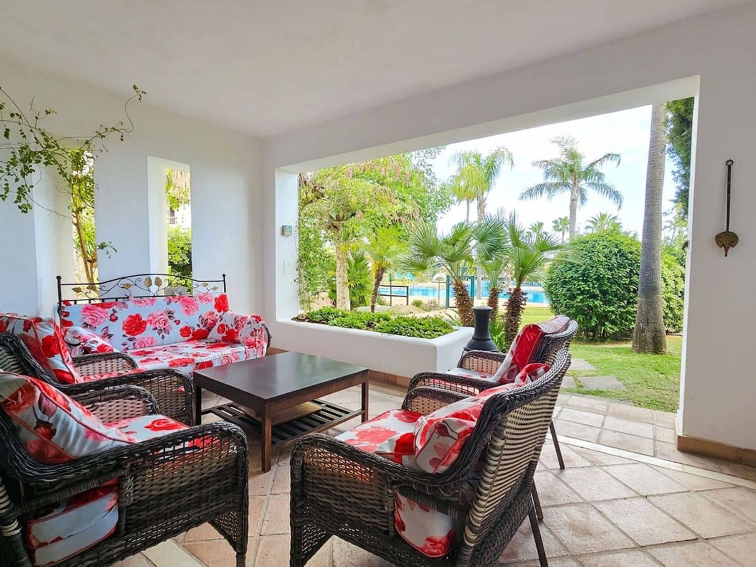 2 bedroom Townhouse for sale in Benahavis with pool garage - € 795,000 (Ref: 9840028)