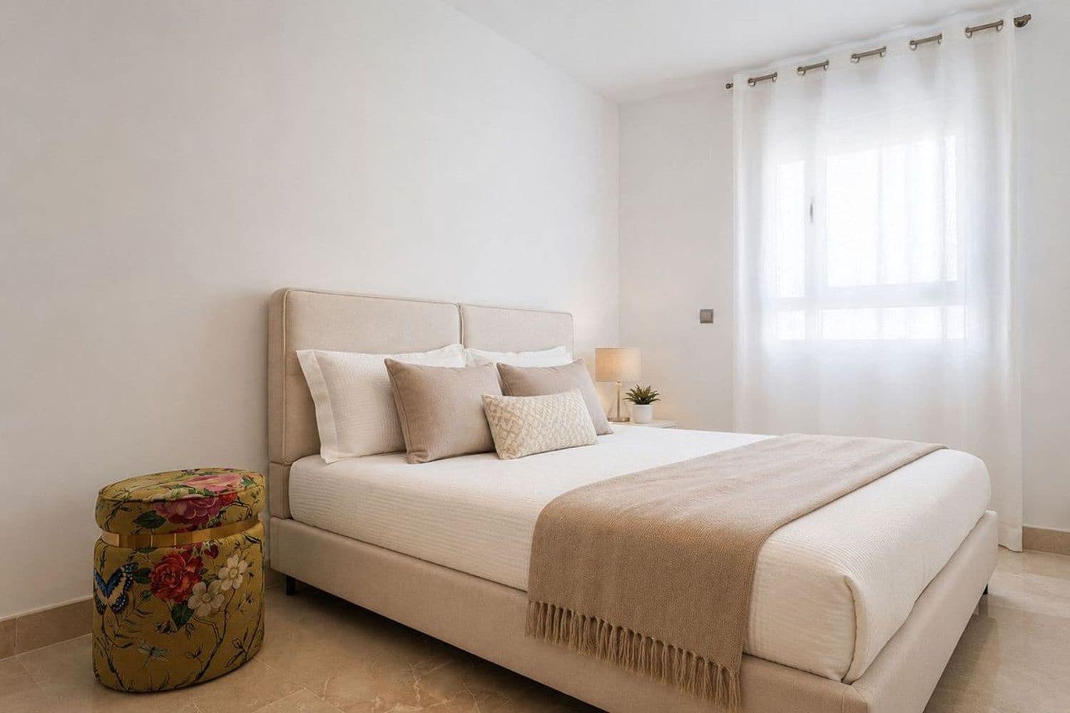 3 bedroom Apartment for sale in San Pedro de Alcantara with pool garage - € 649,000 (Ref: 9840029)