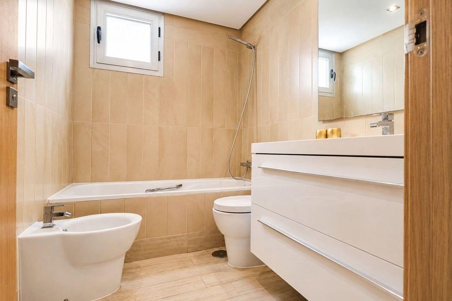 3 bedroom Apartment for sale in San Pedro de Alcantara with pool garage - € 649,000 (Ref: 9840029)