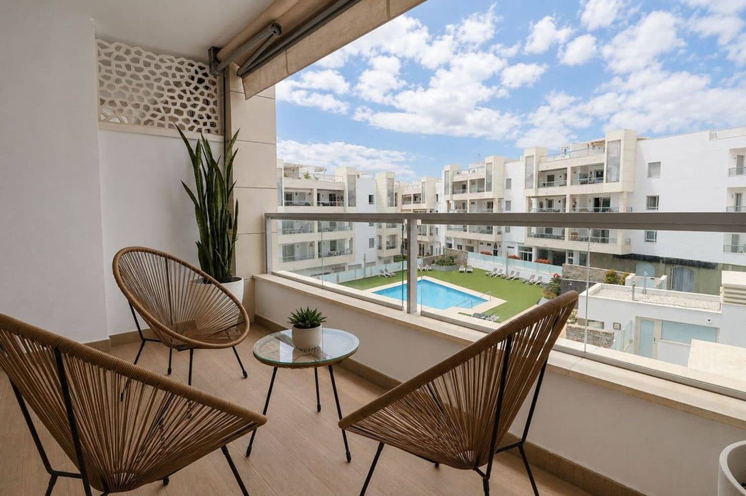 3 bedroom Apartment for sale in San Pedro de Alcantara with pool garage - € 649,000 (Ref: 9840029)