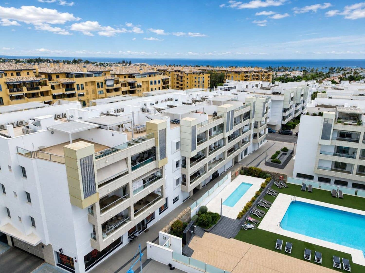 3 bedroom Apartment for sale in San Pedro de Alcantara with pool garage - € 649,000 (Ref: 9840029)