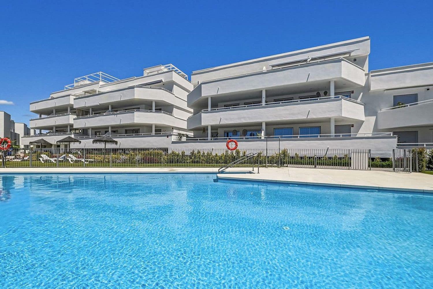 3 sypialnia Apartament na sprzedaż w New Golden Mile z basenem garażem - 520 000 € (Ref: 9840030)
