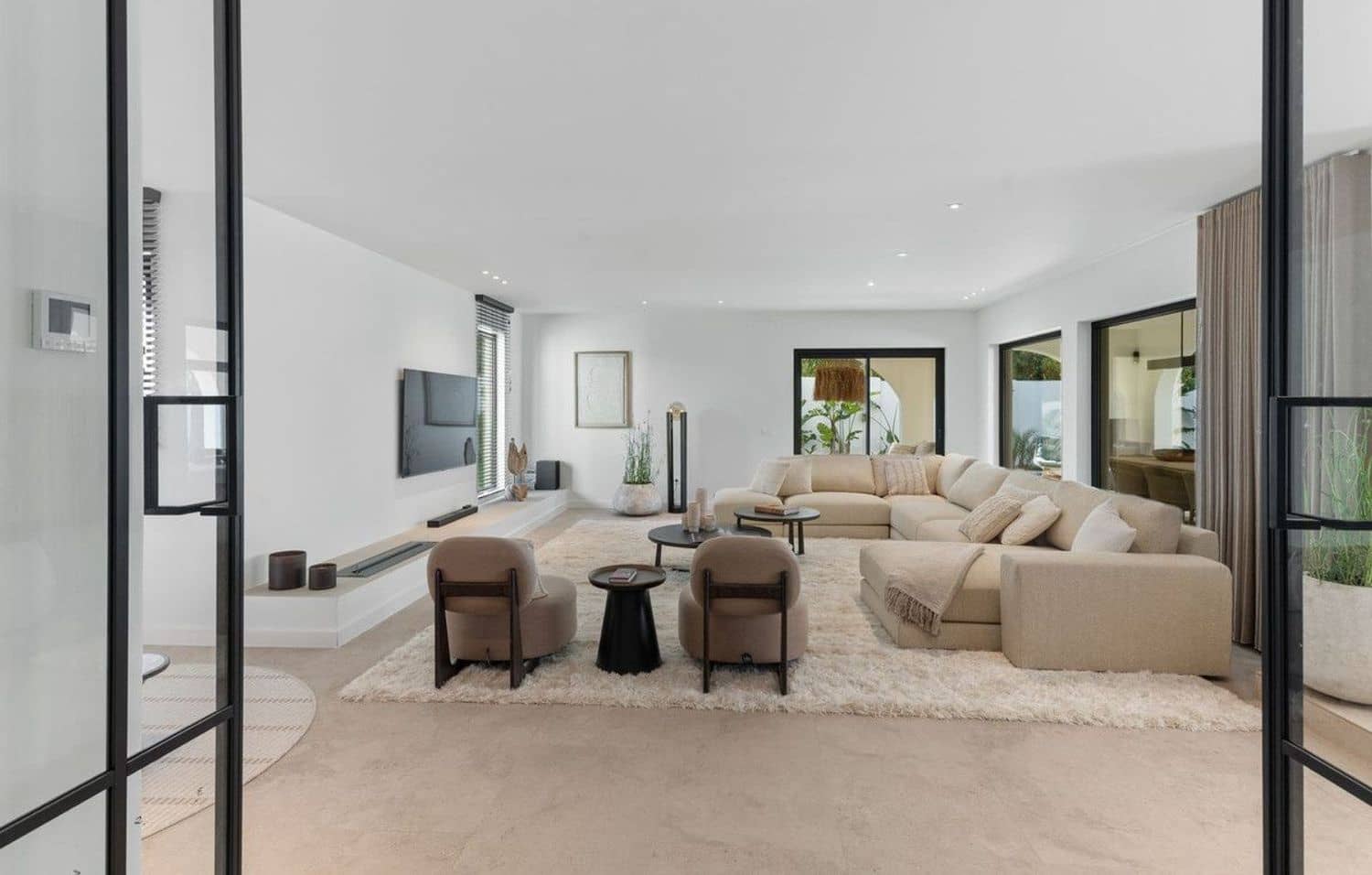 5 bedroom Villa for sale in San Pedro de Alcantara with pool garage - € 4,350,000 (Ref: 9840031)