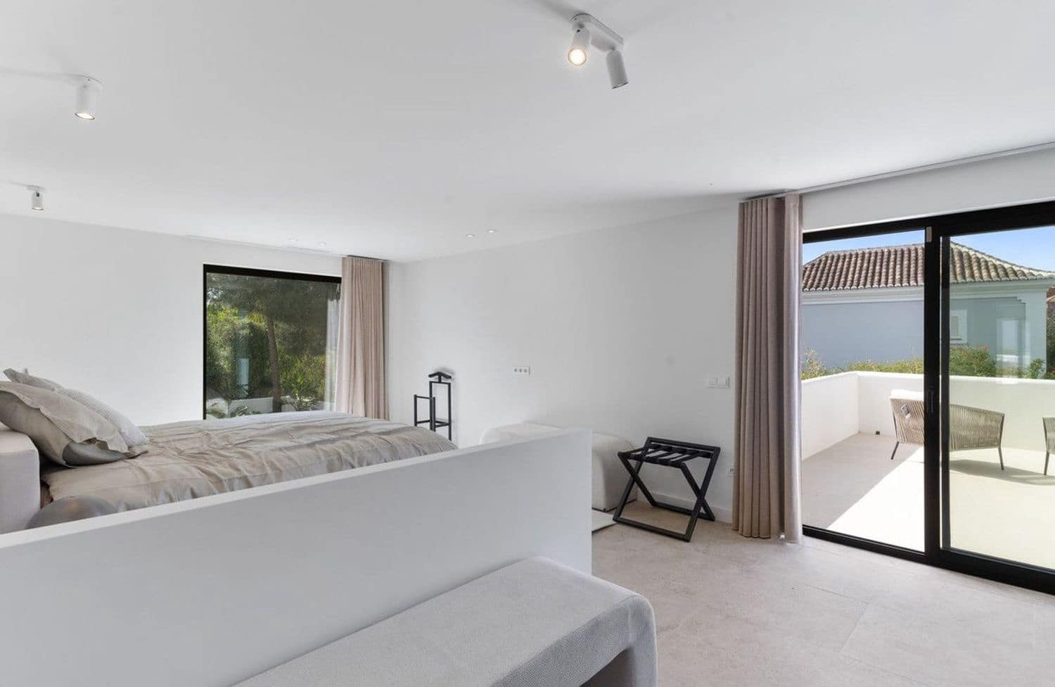 5 bedroom Villa for sale in San Pedro de Alcantara with pool garage - € 4,350,000 (Ref: 9840031)