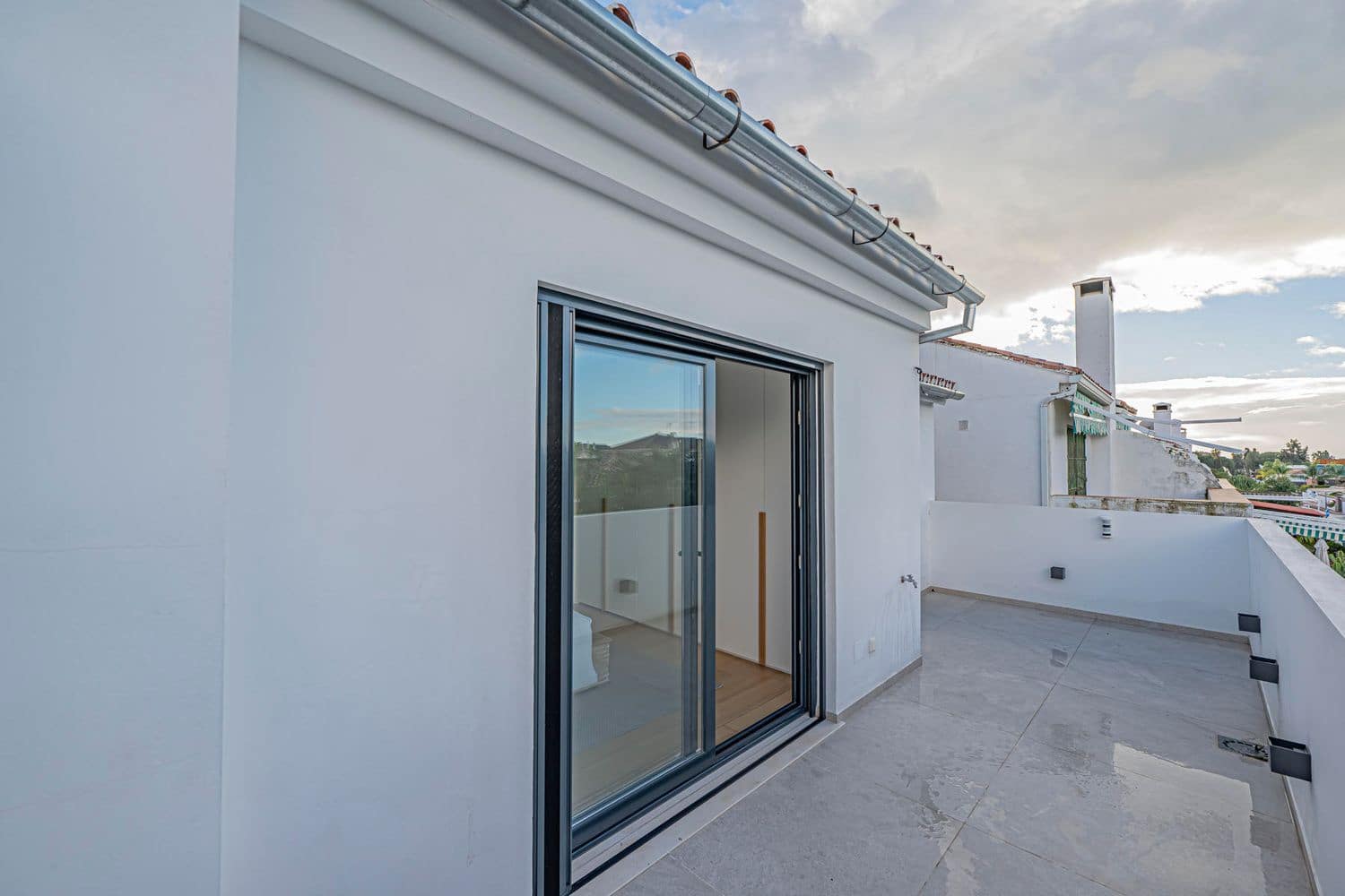 4 bedroom Townhouse for sale in San Pedro de Alcantara with garage - € 890,000 (Ref: 9840760)