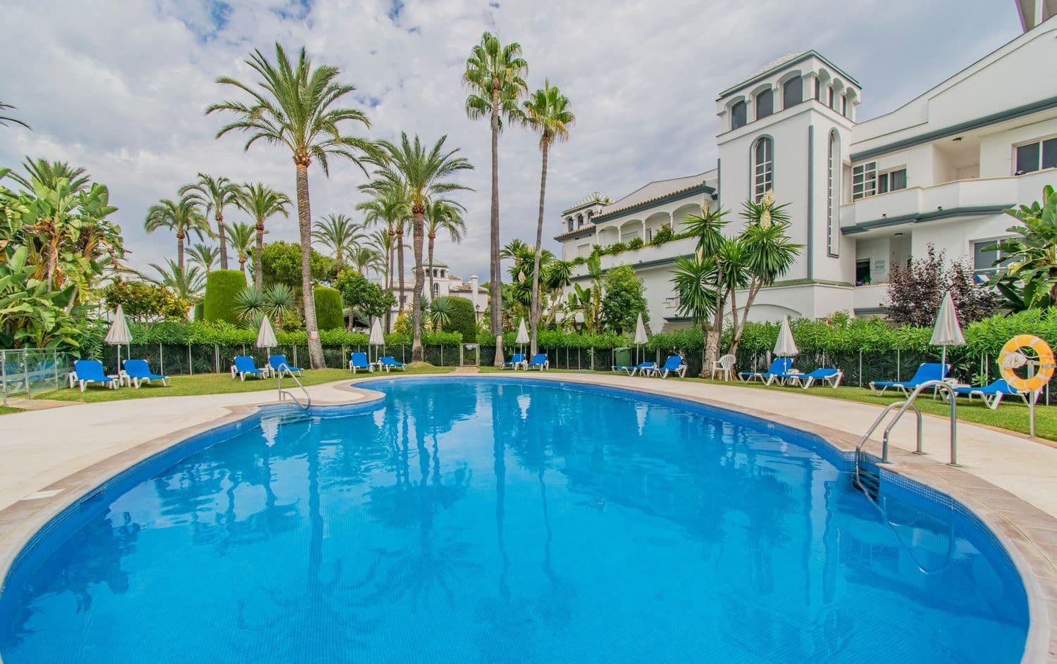 2 sypialnia Apartament na sprzedaż w Estepona z basenem garażem - 495 000 € (Ref: 9844728)