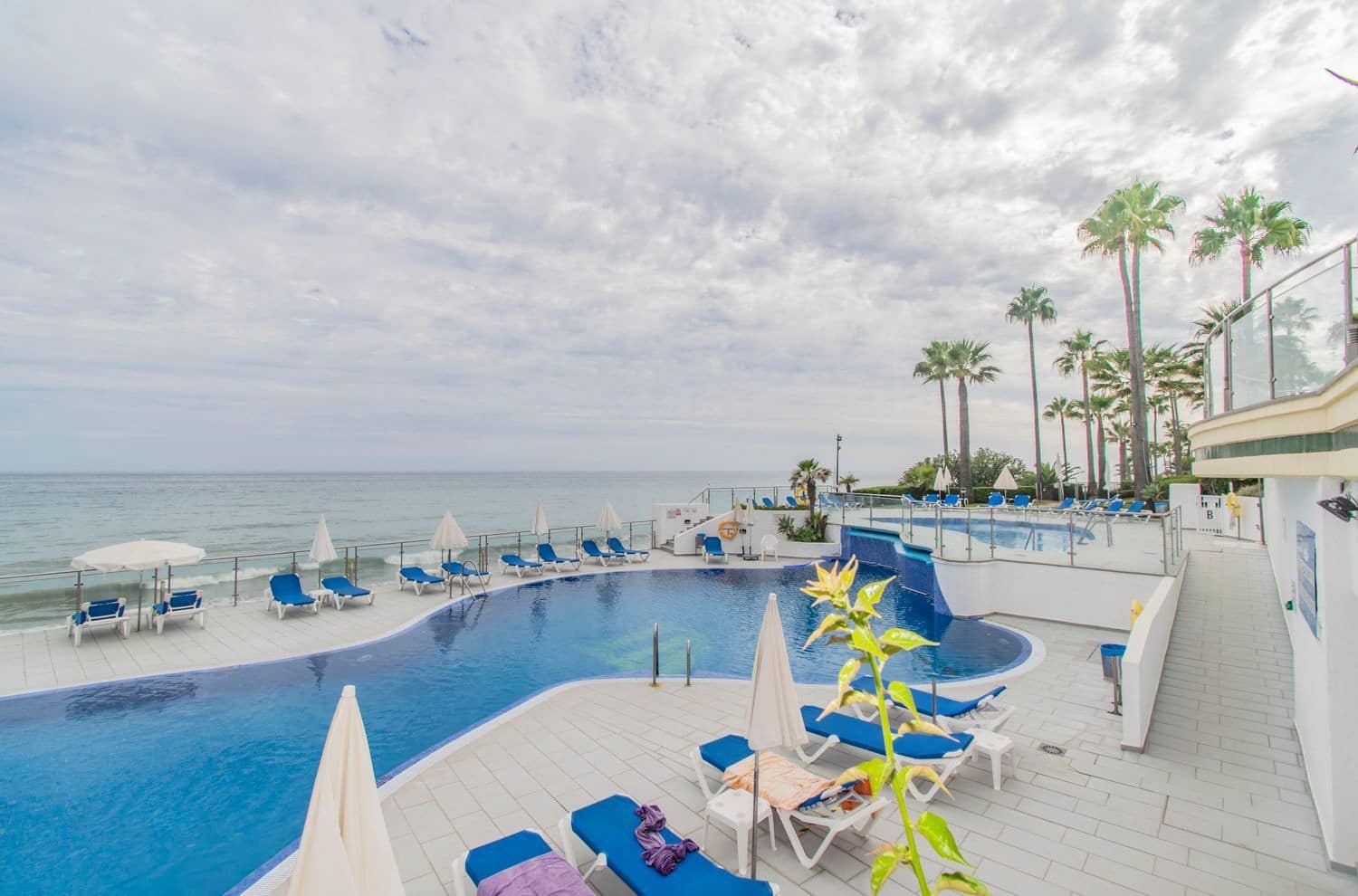 2 sypialnia Apartament na sprzedaż w Estepona z basenem garażem - 495 000 € (Ref: 9844728)