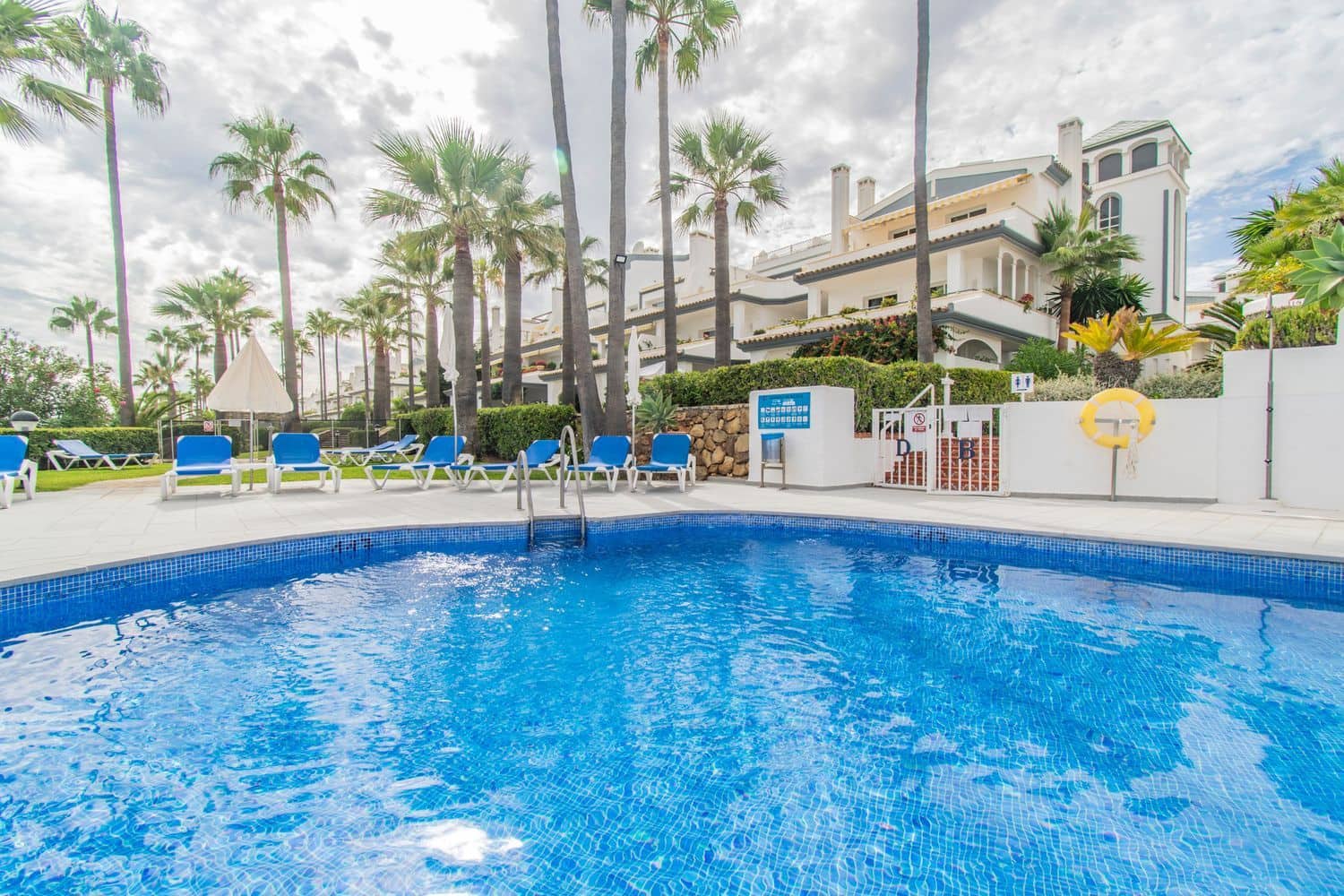 2 sypialnia Apartament na sprzedaż w Estepona z basenem garażem - 495 000 € (Ref: 9844728)