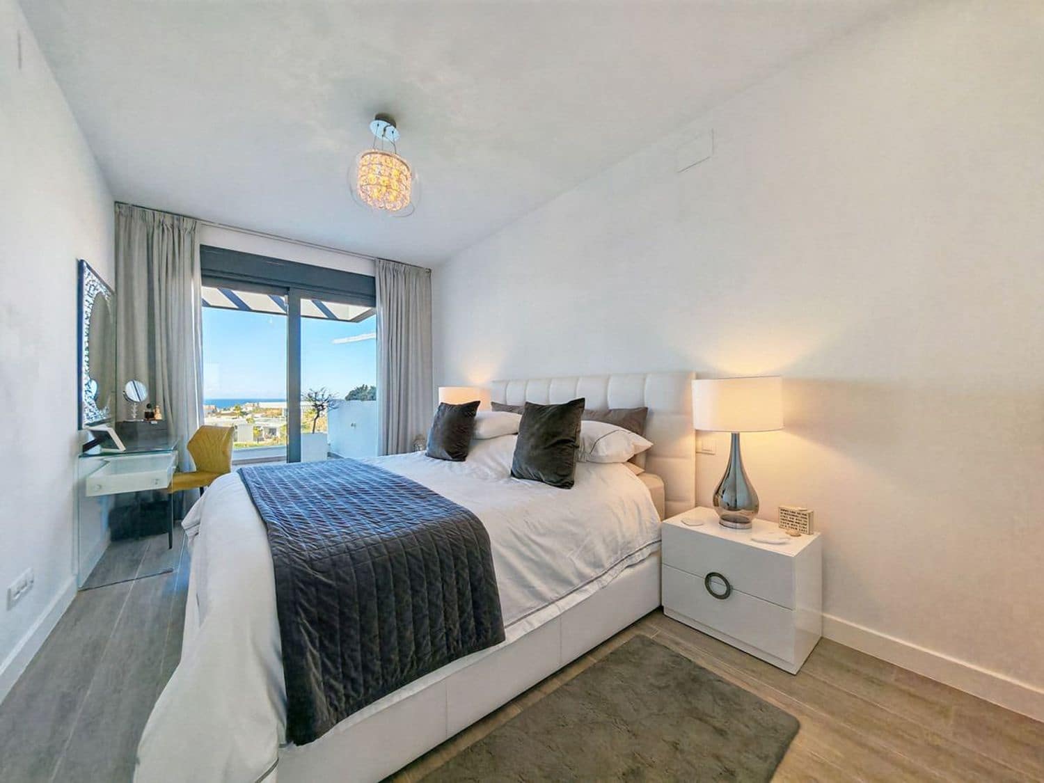 Apartamento de 3 habitaciones en Cabopino en venta con piscina garaje - 1.050.000 € (Ref: 9856312)