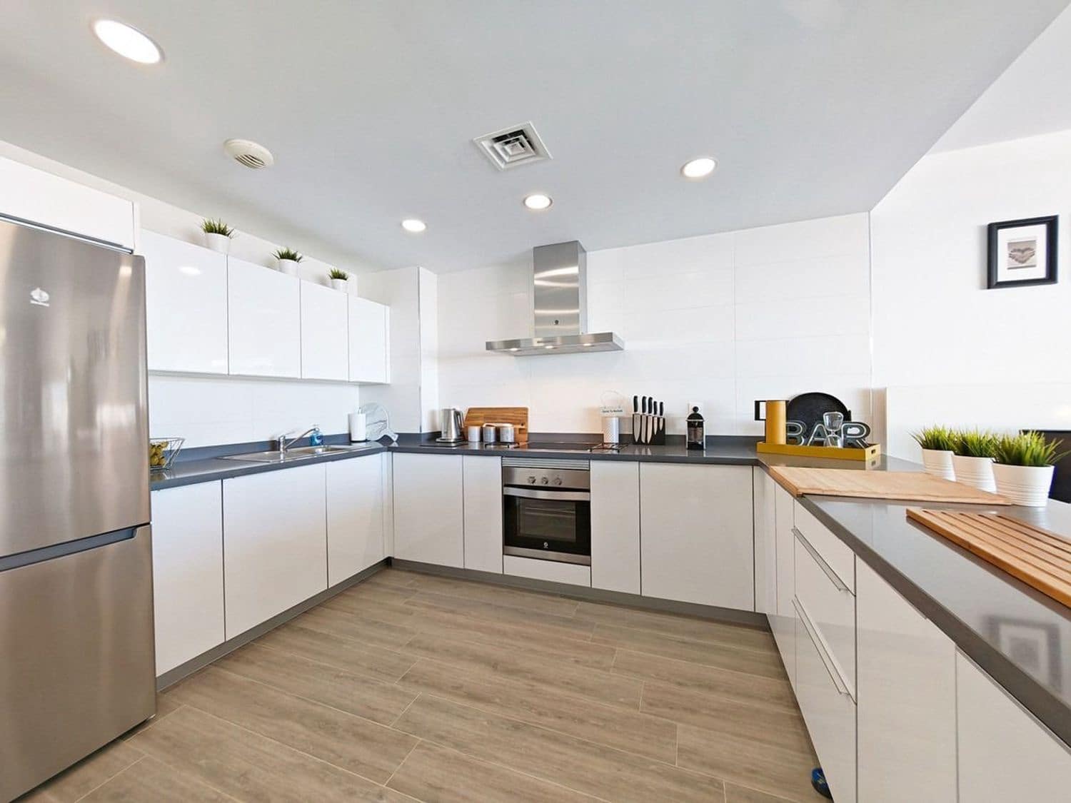 Apartamento de 3 habitaciones en Cabopino en venta con piscina garaje - 1.050.000 € (Ref: 9856312)